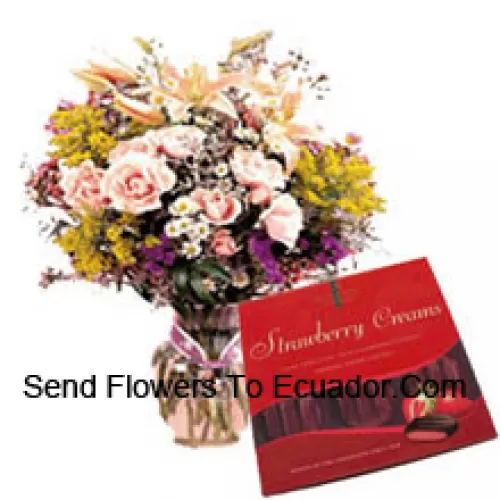 Fleurs assorties dans un vase et une boîte de chocolats
